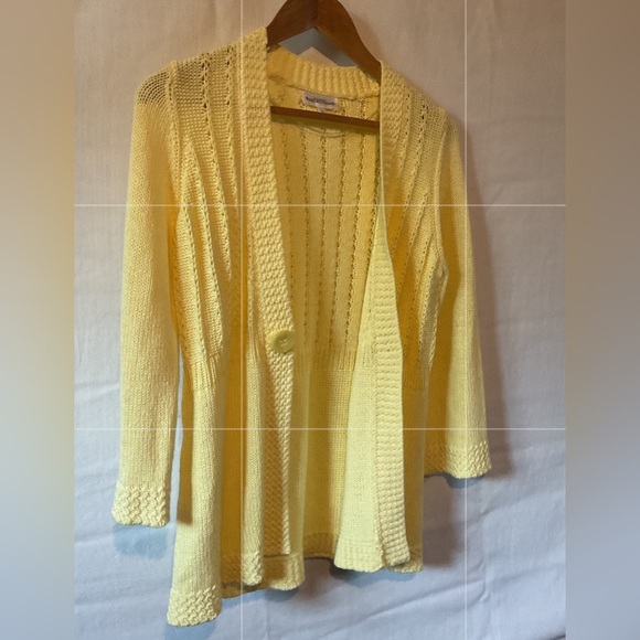 Northern Reflections Sweaters - Northern Reflections vintage knit cardigan sweater